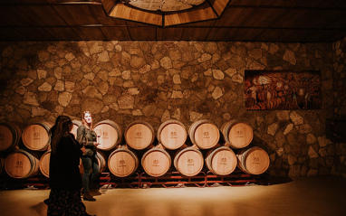 Bodega en las cuevas de Quel